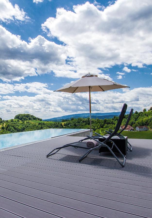 *Brandnew* Modernes Apartment In Den Weinbergen Mit Pool Und Sauna Spielfeld Exterior photo