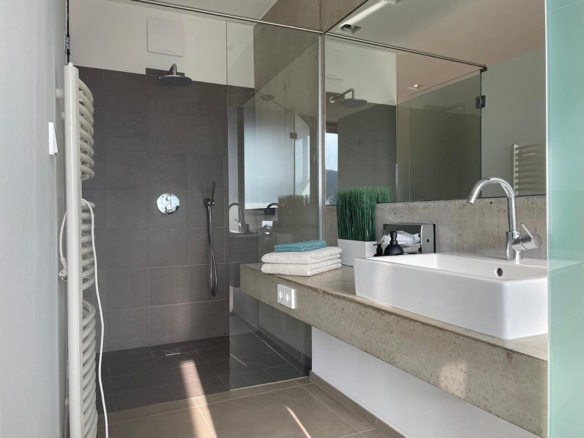 *Brandnew* Modernes Apartment In Den Weinbergen Mit Pool Und Sauna Spielfeld Exterior photo